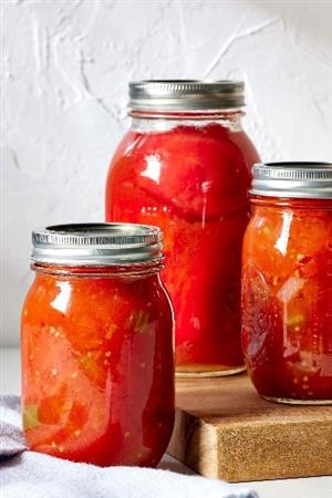 canning jars with tomato
